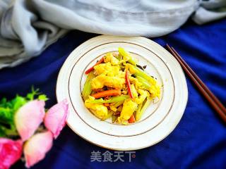 芹菜炒鸡蛋的做法步骤：11