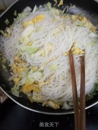 鸡蛋炒米粉的做法步骤：6