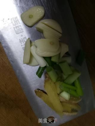 红烧鸡爪的做法步骤：5