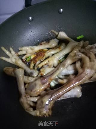 红烧鸡爪的做法步骤：6