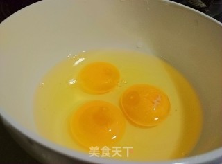 茼蒿炒蛋的做法步骤：1