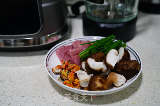 蟹黄鲜肉咸汤圆的做法步骤：2