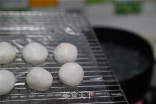 蟹黄鲜肉咸汤圆的做法步骤：8