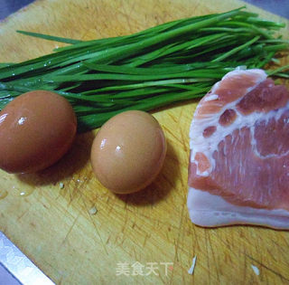 韭菜小炒五花肉的做法步骤：1