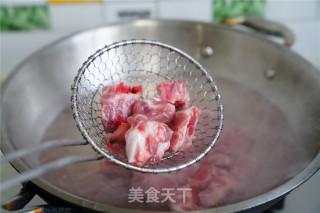糖醋排骨炒年糕的做法步骤：2