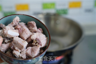 糖醋排骨炒年糕的做法步骤：3