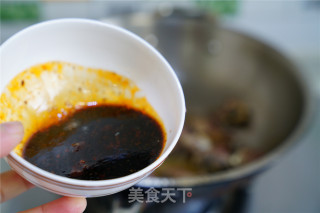 糖醋排骨炒年糕的做法步骤：5