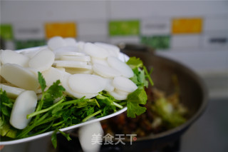 糖醋排骨炒年糕的做法步骤：7