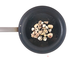 里昂白葡萄酒烩鸡肉的做法步骤：3