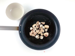里昂白葡萄酒烩鸡肉的做法步骤：4
