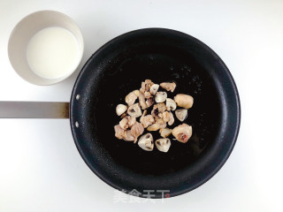 里昂白葡萄酒烩鸡肉的做法步骤：5