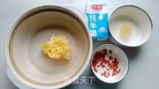 银耳牛奶羹的做法步骤：1