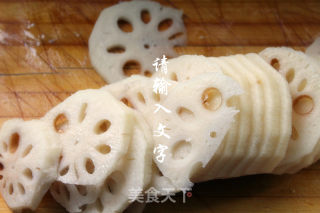 家常炒藕片的做法步骤：1