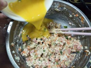 芹菜火腿鸡蛋饼的做法步骤：5