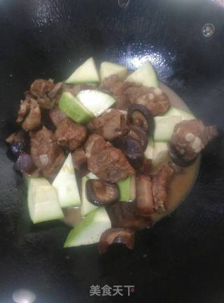 腊肉烧排骨的做法步骤：2