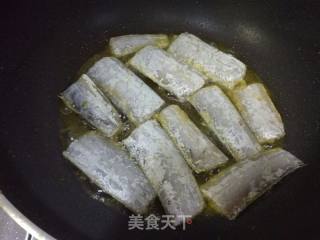 红烧带鱼的做法步骤：2