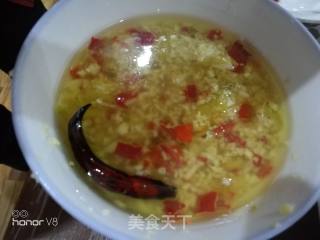 剁椒蒜蓉蒸鲈鱼的做法步骤：10