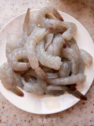 茄汁凤尾虾的做法步骤：1