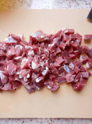 孜然烤羊肉的做法步骤：1