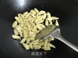 黑木耳炒玉米笋的做法步骤：5