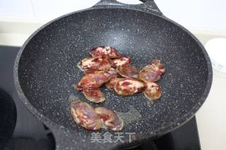 广式腊肠炒荷兰豆的做法步骤：5
