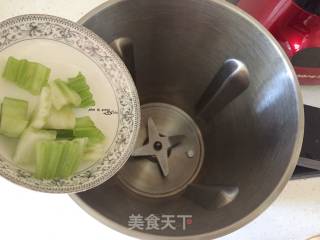 西芹黑米豆浆的做法步骤：2