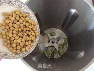 西芹黑米豆浆的做法步骤：3