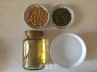 蜂蜜黄豆绿豆豆浆的做法步骤：1