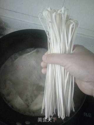 西葫芦虾仁原汤面的做法步骤：6