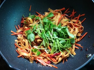 香菜豆腐丝的做法步骤：8