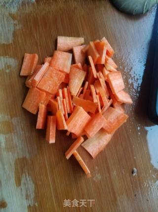 平菇胡萝卜炒肉的做法步骤：3