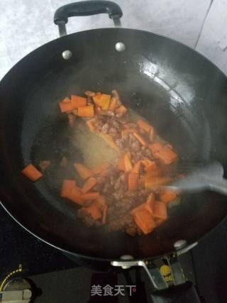 平菇胡萝卜炒肉的做法步骤：5