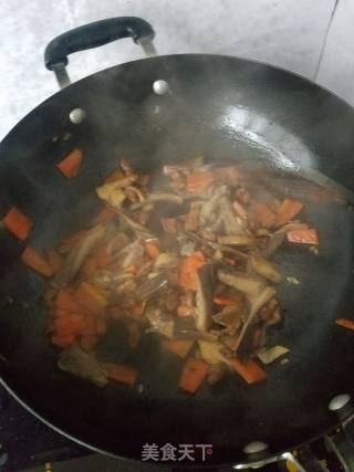平菇胡萝卜炒肉的做法步骤：7