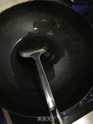 豌豆搭时蔬小炒的做法步骤：2