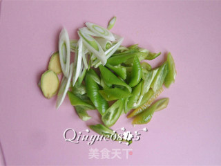 尖椒炒虾仁的做法步骤：3