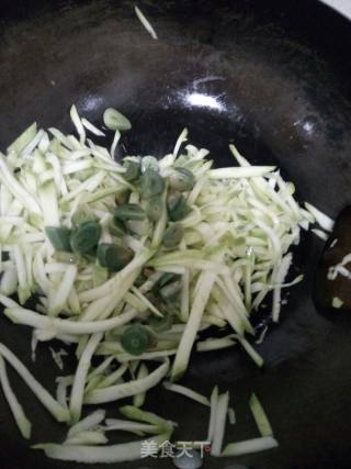 腊八蒜炒西葫芦的做法步骤：4