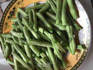 干煸豆角（橄榄菜版）的做法步骤：1