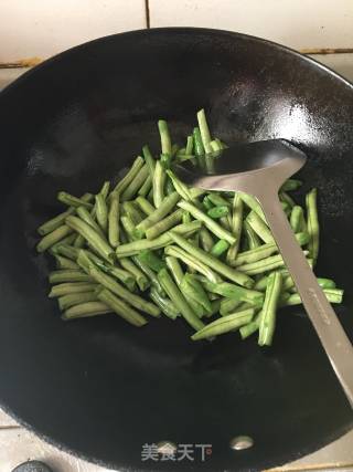 干煸豆角（橄榄菜版）的做法步骤：2