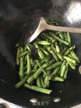 干煸豆角（橄榄菜版）的做法步骤：4