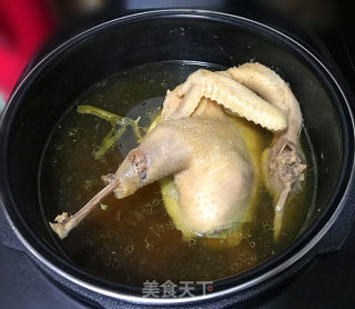 香菇红枣炖鸡汤的做法步骤：8