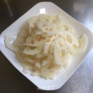 花生米拌藕片的做法步骤：1