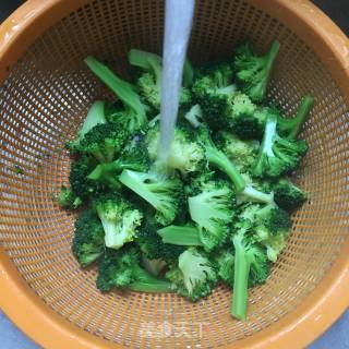 西兰花炒番茄的做法步骤：7