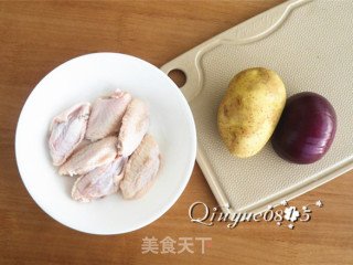 家常土豆炖鸡翅的做法步骤：1