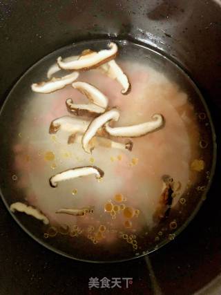 香菇鸡肉粥的做法步骤：5