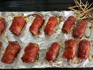 金针菇酸黄瓜培根卷的做法步骤：11