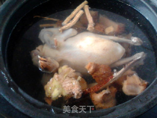 参芪猴菇炖鸽子的做法步骤：11