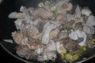 酱烧鱼鳔鱼杂的做法步骤：5