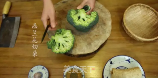 潮音潮人：肉卷炒西兰花的做法步骤：1
