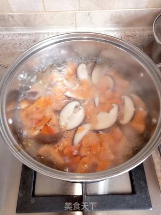 花样美食＃西红柿鸡蛋豆腐汤的做法步骤：3
