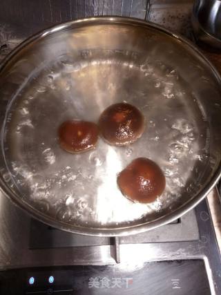 “花样美食”鸡肉香菇软饼的做法步骤：1